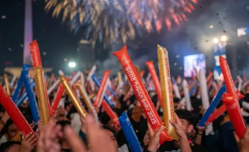 Balon Tepuk Kapuas Hulu ikut menyemarakkan perayaan malam tahun baru