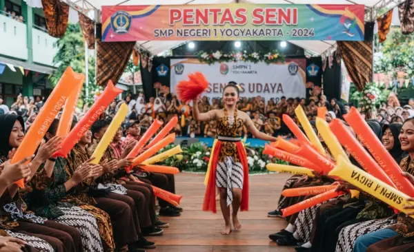 Balon Tepuk Banjarbaru digunakan pada saat acara pentas seni di sekolahan.