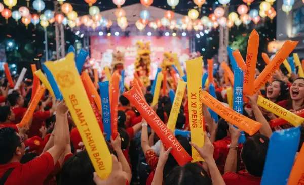 Balon Tepuk Batam membuat acara pertunjukan barongsay menjadi lebih semarak.