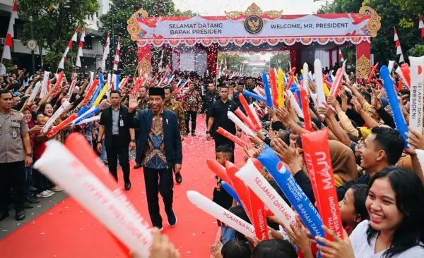 Balon Tepuk Batam ikut serta memeriahkan acara pada kegiatan penyambutan presiden.
