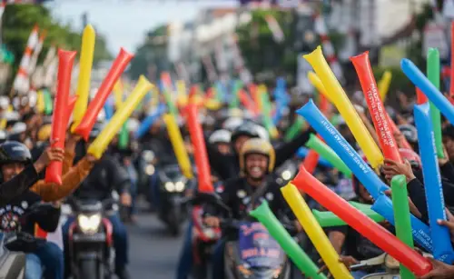 Balon Tepuk Belitung membuat acara konvoi komunitas motor menjadi lebih ramai.