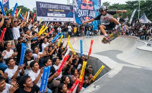 Balon Tepuk Belitung memberikan semangat pada peserta event sketboard.