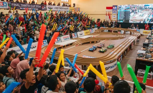 Balon Tepuk Bintan menambah keseruan pada event lomba balap tamia.