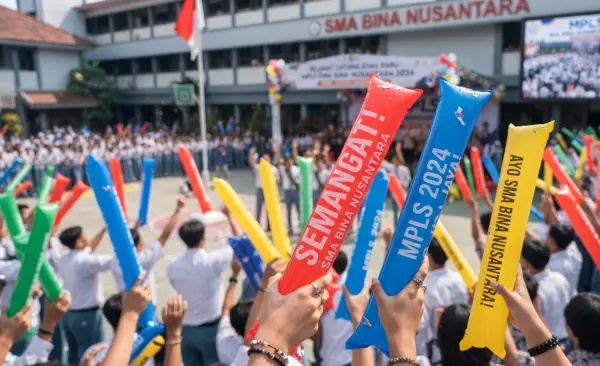 Balon Tepuk Bungo ikut serta memeriahkan acara mpls sekolah.