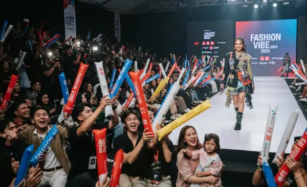 Balon Tepuk Cianjur ikut serta memeriahkan acara penampilan fasionshow.