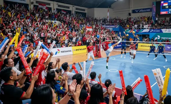 Balon Tepuk Garut sebagai media dukungan kepada pemain bola takraw.