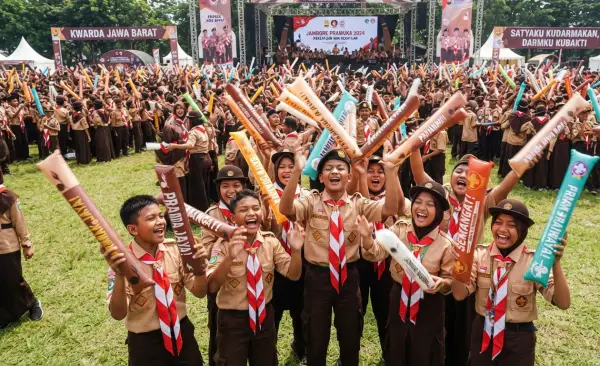 Balon Tepuk Garut membuat acara pramuka sekolah menjadi lebih semarak.