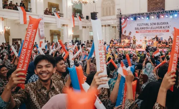 Balon Tepuk Indramayu ikut serta memeriahkan acara pentas seni di balai kota.