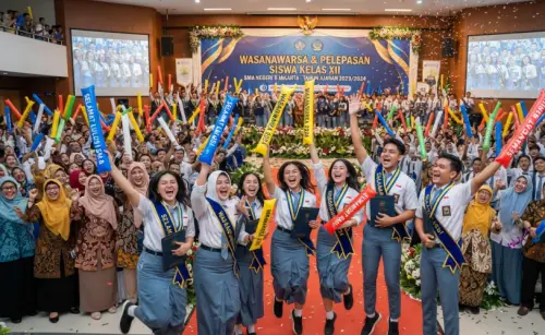 Balon Tepuk Kepulauan Anambas membuat acara perpisahan sekolah menjadi lebih berkesan.