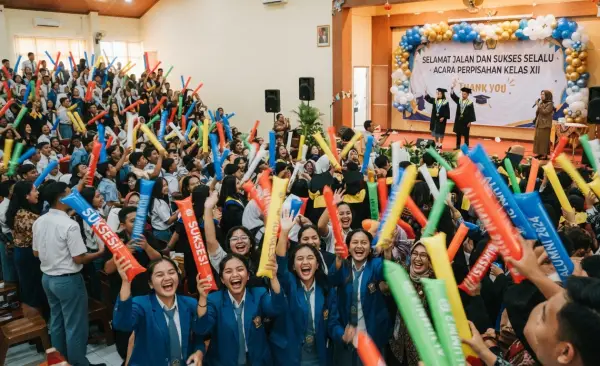 Balon Tepuk Kerinci menambah suasana acara perpisahan sekolah lebih berkesan