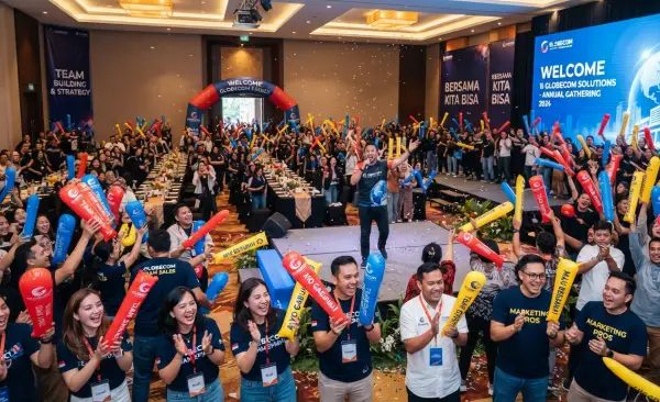 Balon Tepuk Kuningan digunakan pada saat acara gathering perusahaan.