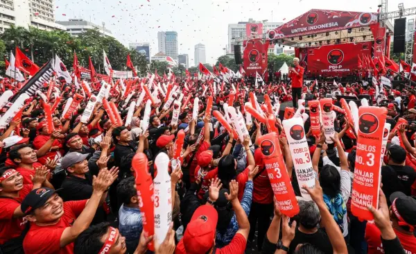 Balon Tepuk Kuningan membuat acara kampanye menjadi lebih semarak.