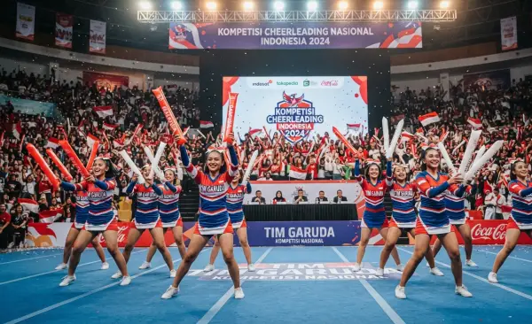 Balon Tepuk Lebak digunakan untuk alat properti peampilan pada lomba cheerleader.