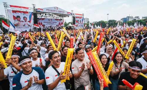Balon Tepuk Lebong ikut serta meramaikan suasana pada acara kampanye.