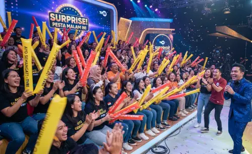 Balon Tepuk Lebong digunakan peserta pada saat acara tv.