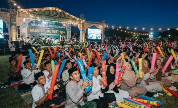 Balon Tepuk Majalengka membuat acara sholawat menjadi lebih ramai.