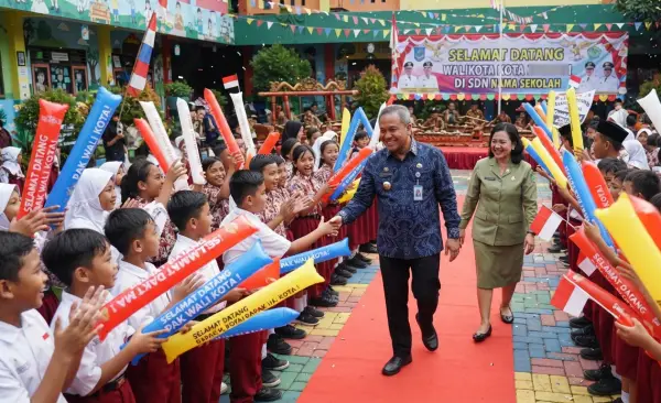 Balon Tepuk Merangin memeriahkan acara pada kegiatan penyambutan wali kota.