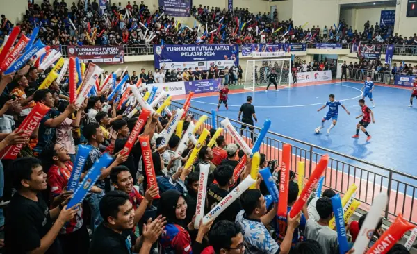 Balon Tepuk Merangin digunakan untuk memberikan semangat peserta pada turnamen futsal.