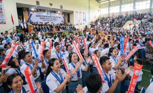 Balon Tepuk Pandeglang membuat acara perpisahan sekolah menjadi lebih semarak dan berkesan.