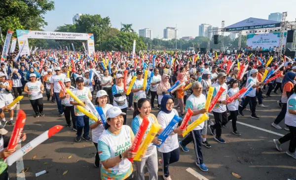Balon Tepuk Pandeglang menambah semangat peserta event jalan sehat.