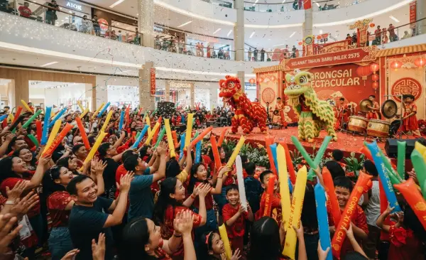 Balon Tepuk Pesawaran memeriahkan suasana pada acara penampilan barongsay.
