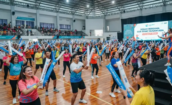 Balon Tepuk Rejang Lebong menjadi alat properti untuk menambah semangat pada peserta senam.