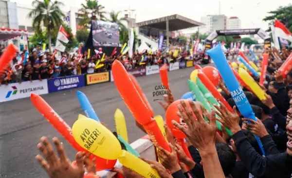 Balon Tepuk Rokan Hilir sebagai media dukungan kepada pembalap road race..