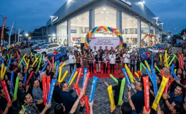 Balon Tepuk Sarolangun menjadi alat pelengkap acara pembukaan shorum mobil.