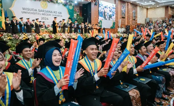 Balon Tepuk Seluma menjadikan acara wisuda menjadi lebih meriah dan berkesan.