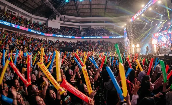 Balon Tepuk Serang ikut serta memeriahkan acara konser musik.