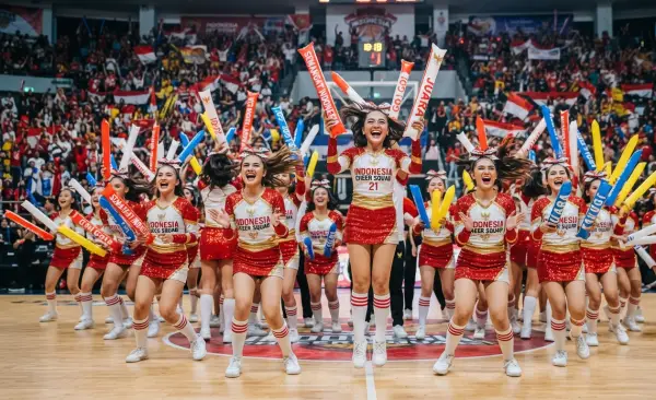 Balon Tepuk Siak menjadi alat properti penampilan lomba cheerleader.