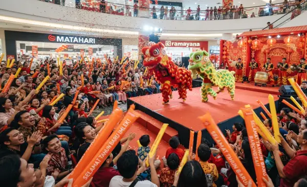 Balon Tepuk Subulussalam menambah acara tahun baru imlek menjadi lebih meriah.