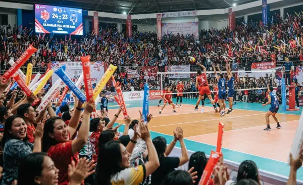 Balon Tepuk Tanggamus sebagai media dukungan pada peserta lomba volly.