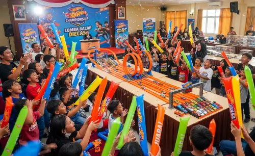 Balon Tepuk Tanjung Jabung memeriahkan event hotwheels