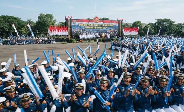 Balon Tepuk Tasikmalaya digunakan pada saat acara pelantikan tni.