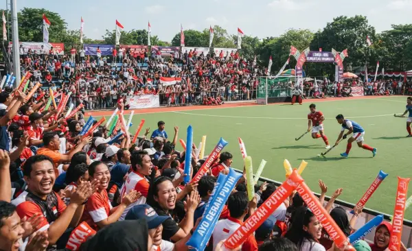 Balon Tepuk Tasikmalaya sebagai media dukungan kepada pemain hoki.