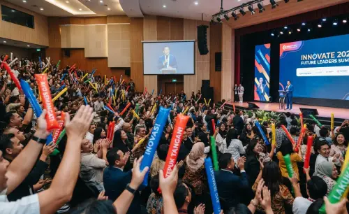 Balon Tepuk Tebo menambah semangat peserta acara seminar