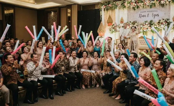 Balon Tepuk Tulang Bawang digunakan pada acara pernikahan.