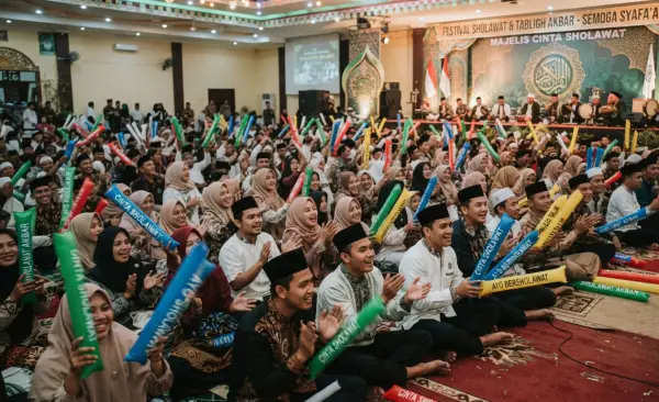 Balon Tepuk Tulang Bawang ikut serta memeriahkan acara sholawatan.