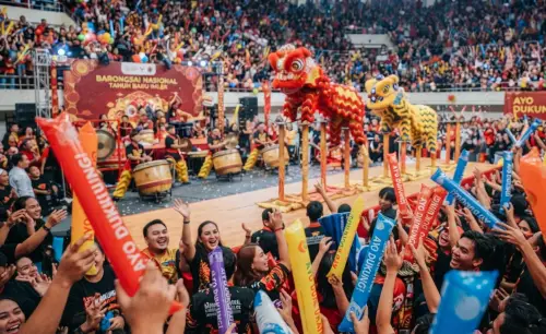 Balon Tepuk Banjar menambah suasana pada pertunjukan barongsay lebih semarak.