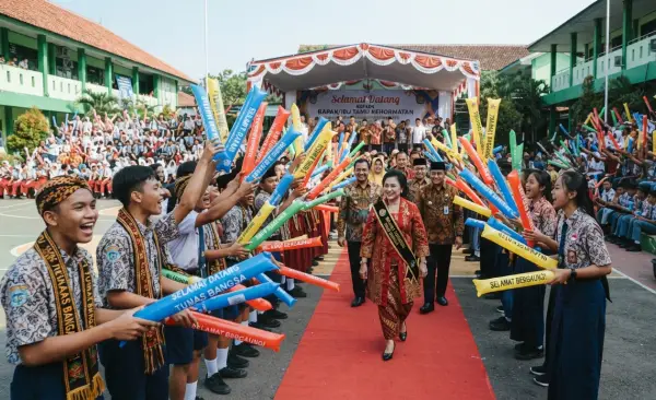 Balon Tepuk Barru digunakan untuk menciptakan suasana acara lebih meriah saat penyambutan wali kota