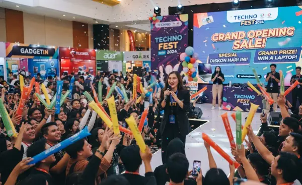 Balon Tepuk Bulukumba membantu menciptakan suasana meriah dalam kegiatan promosi.
