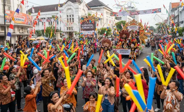 Balon Tepuk Gowa menambah suasana karnaval lebih semarak