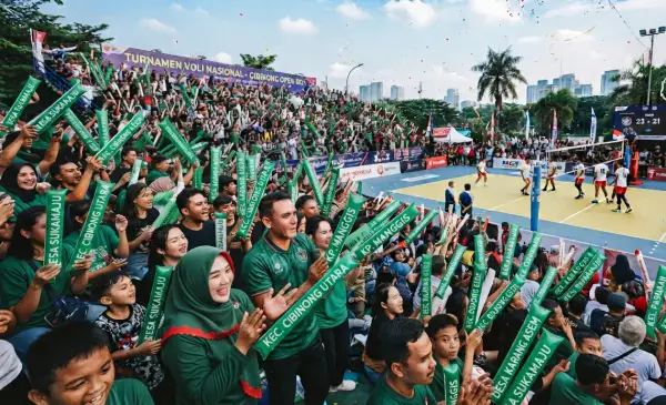 Balon tepuk kepulauan selayar menambah semangat saat turnamen bola volly