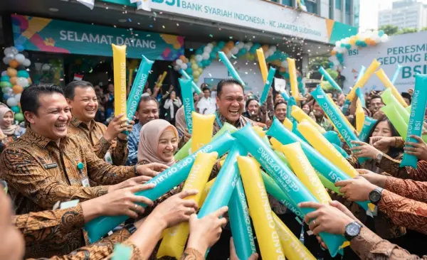 Balon Tepuk Ketapang digunakan pada saat acara peresmian.