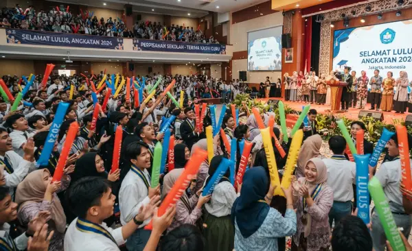 Balon Tepuk Ketapang menemani momen perpisahan agar suasana acara terasa lebih berkesan.