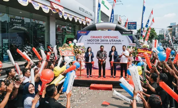 Balon tepuk majene digunakan untuk acara peresmian salah satu diler motor