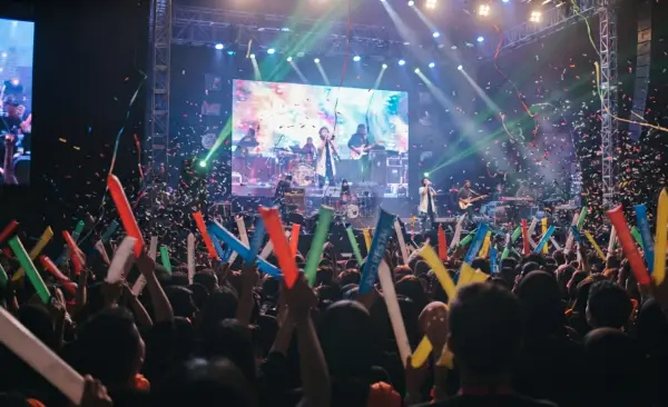 Balon Tepuk Mempawah hadir dalam kemeriahan acara konser.