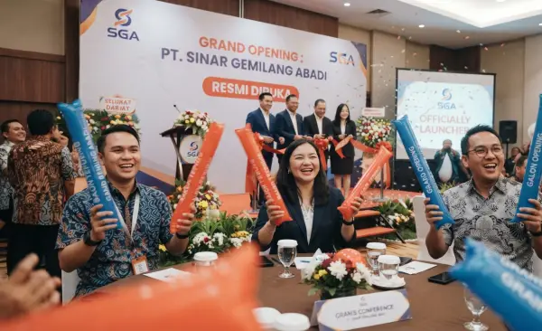 Balon Tepuk Palu hadir untuk menambah kemeriahan acara peresmian perusahaan.