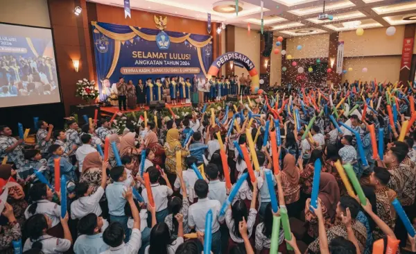 Balon Tepuk Sanggau menambah suasana perpisahan menjadi lebih meriah.